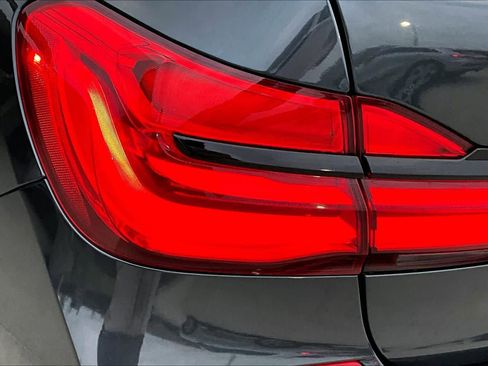 Used 2017 BMW 750i image 30