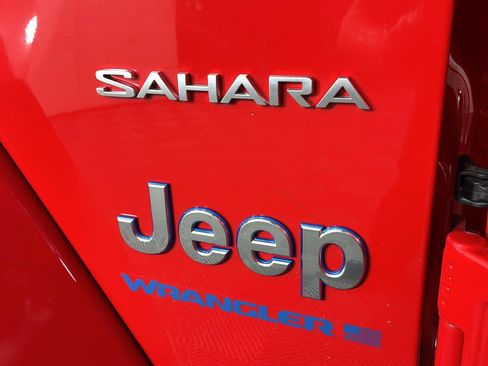 Used 2023 Jeep Wrangler Unlimited Sahara w/ Cold Weather Group AWD/4WD image 48