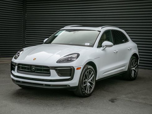 Certified 2026 Porsche Macan image 1