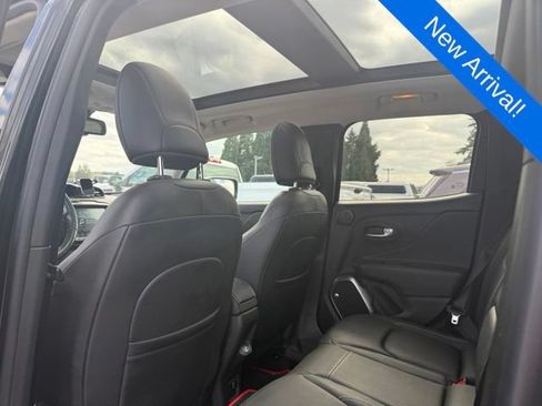Used 2018 Jeep Renegade Limited w/ UConnect 8.4 Nav Group AWD/4WD image 11