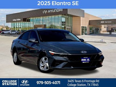 New 2025 Hyundai Elantra SE