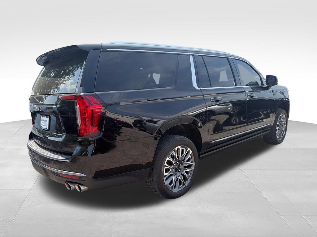 Used 2024 GMC Yukon XL Denali Ultimate AWD/4WD image 5