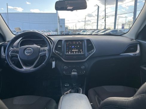 Used 2017 Jeep Cherokee Latitude w/ Cold Weather Group image 12