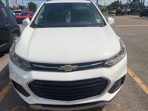Used 2018 Chevrolet Trax LT w/ LT Convenience Package FWD image 6