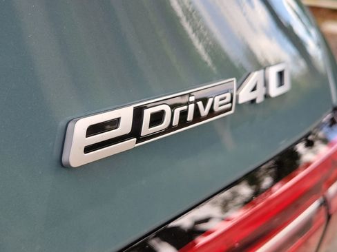 New 2026 BMW i5 eDrive40 w/ Premium Package image 9