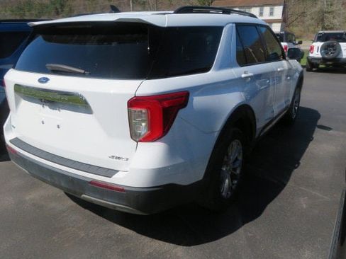 Certified 2021 Ford Explorer XLT w/ Equipment Group 202A AWD/4WD image 4