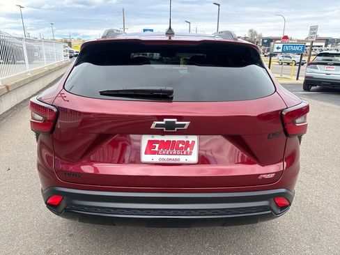 Used 2024 Chevrolet Trax RS w/ Sunroof Package image 4