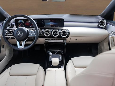 Used 2022 Mercedes-Benz CLA 250 image 27