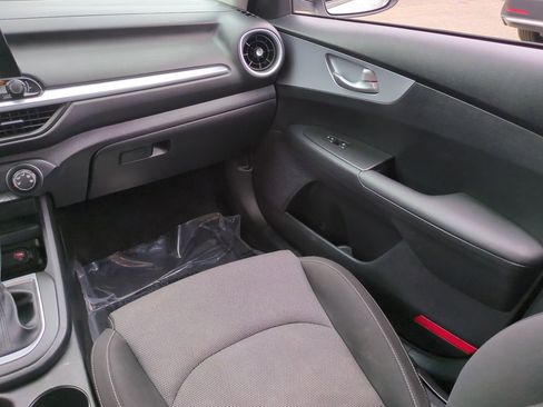 Certified 2024 Kia Forte LXS w/ LXS Technology Package FWD image 16