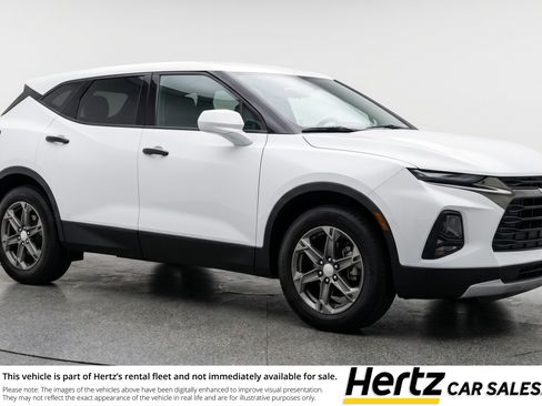 Used 2025 Chevrolet Blazer LT FWD image 1