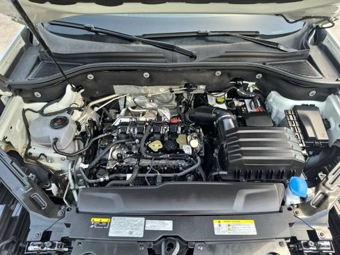 Used 2025 Volkswagen Atlas Cross Sport SE FWD image 34