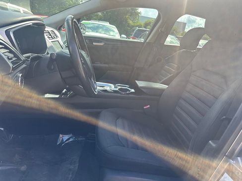 Used 2013 Ford Fusion SE FWD image 10