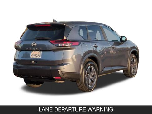 Used 2025 Nissan Rogue SV image 8