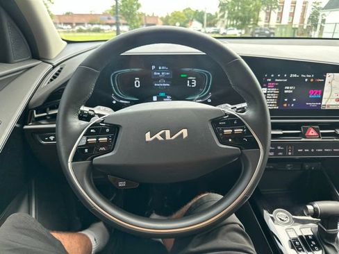 Certified 2024 Kia Niro FWD image 43