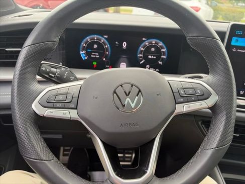 Used 2025 Volkswagen Tiguan SE R-Line AWD/4WD image 13