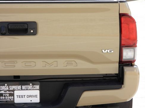 Used 2020 Toyota Tacoma SR5 w/ Technology Package AWD/4WD image 35