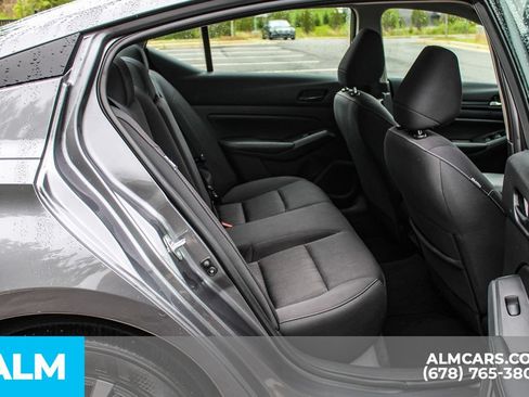 Used 2025 Nissan Altima 2.5 SV FWD image 19