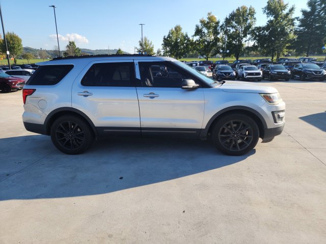 Used 2017 Ford Explorer XLT w/ Equipment Group 202A FWD image 22