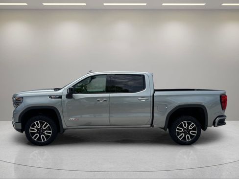 Used 2024 GMC Sierra 1500 AT4 w/ Technology Package AWD/4WD image 2