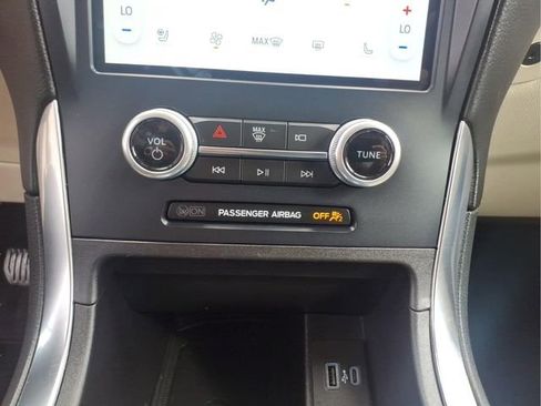 Certified 2023 Ford Edge Titanium AWD/4WD image 18