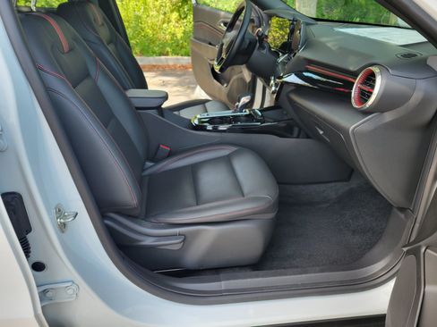 Certified 2024 Chevrolet Trax RS w/ Sunroof Package FWD image 26