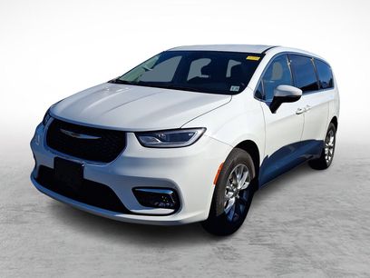 Used 2023 Chrysler Pacifica Touring-L w/ Uconnect Theater Family Group
