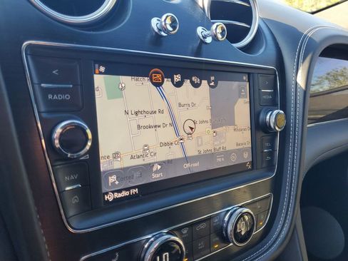 Used 2019 Bentley Bentayga AWD/4WD image 32