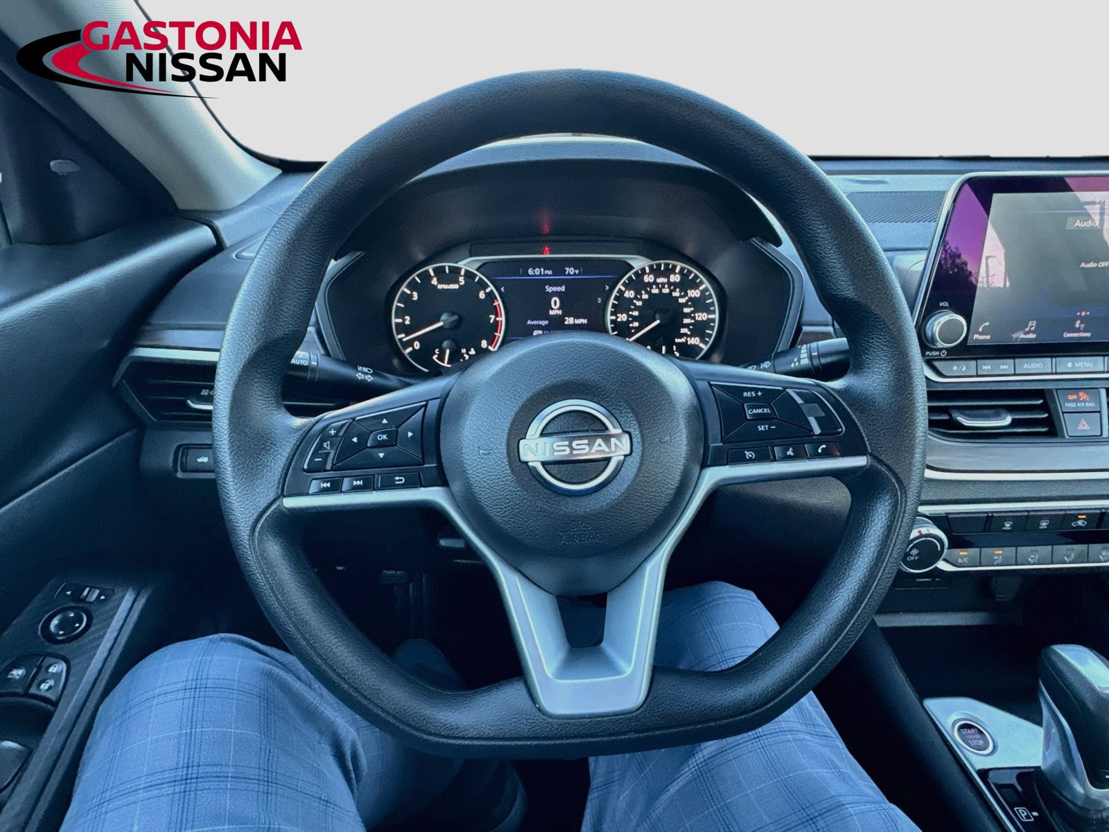 Used 2025 Nissan Altima 2.5 SV FWD image 14