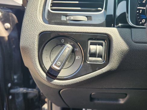 Used 2019 Volkswagen Golf R 4-Door image 20