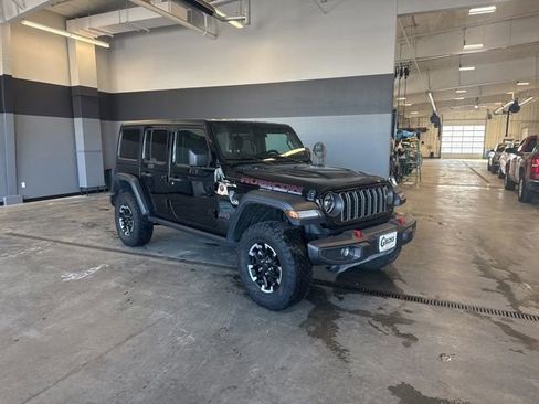Used 2025 Jeep Wrangler Unlimited Rubicon image 2