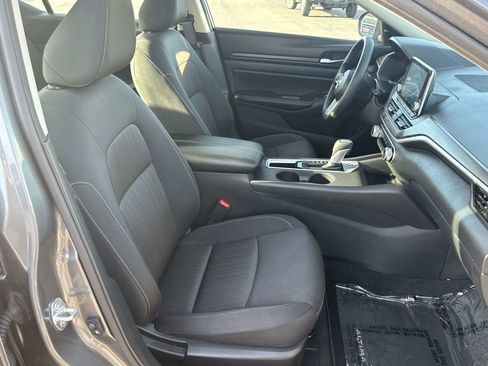 Used 2025 Nissan Altima 2.5 SV image 17