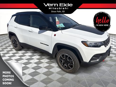 Used 2024 Jeep Compass Trailhawk w/ Trailhawk Convenience Group AWD/4WD image 1
