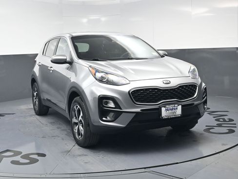 Used 2021 Kia Sportage LX image 3
