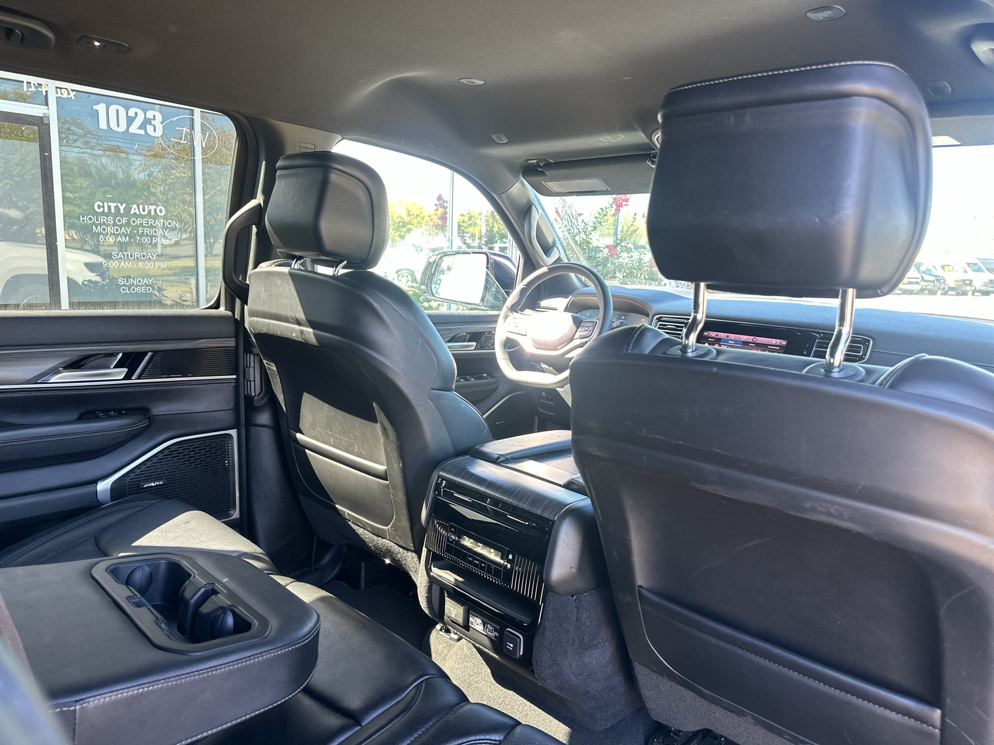 Used 2024 Jeep Wagoneer Series II w/ Flexible Seating Group RWD image 15