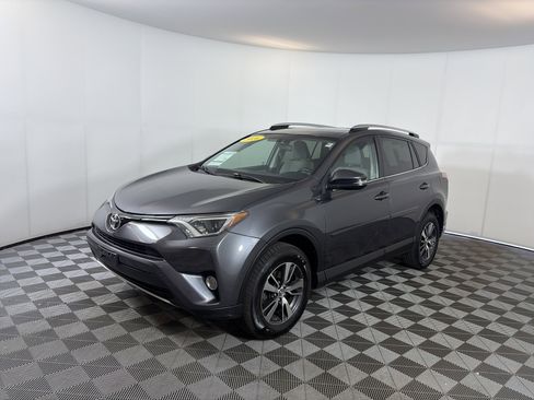 Used 2016 Toyota RAV4 XLE AWD/4WD image 2