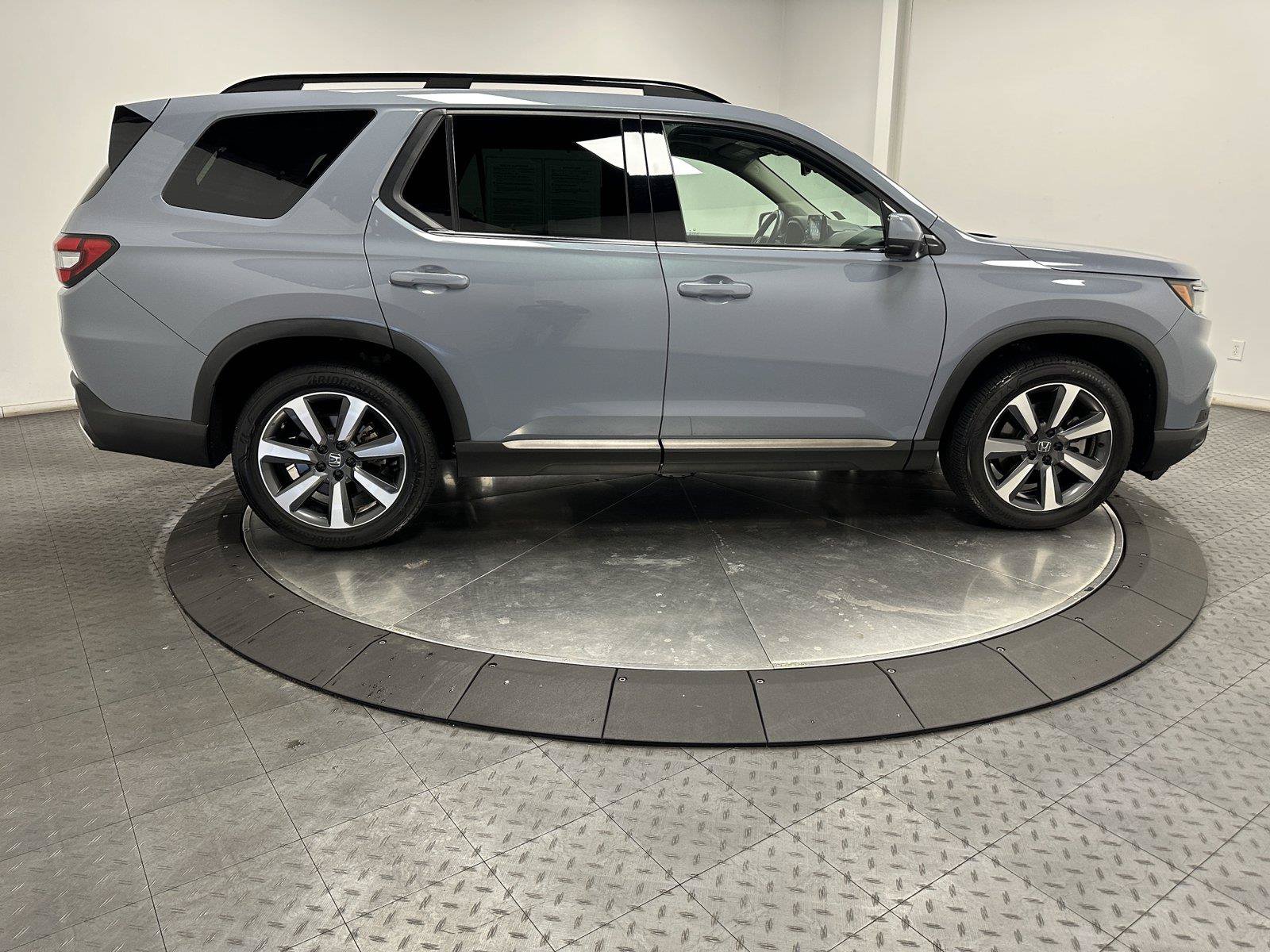 Certified 2024 Honda Pilot Touring image 15