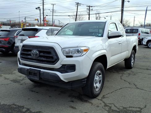 Used 2021 Toyota Tacoma SR image 3