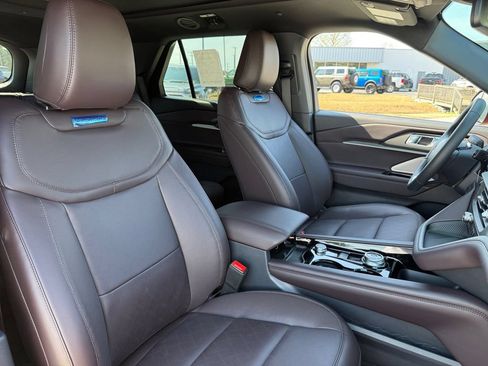 New 2026 Ford Explorer Platinum RWD image 24