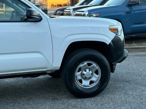 Used 2019 Toyota Tacoma SR image 9