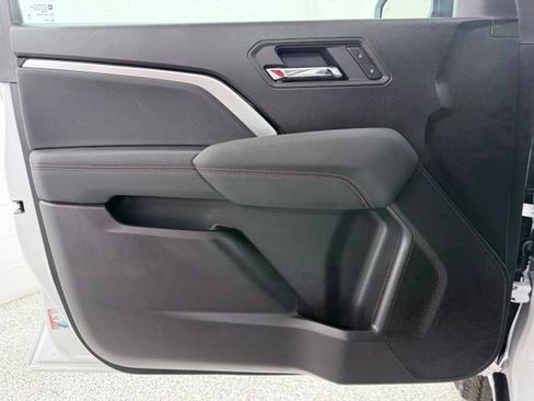 Used 2025 Chevrolet Colorado Z71 AWD/4WD image 18