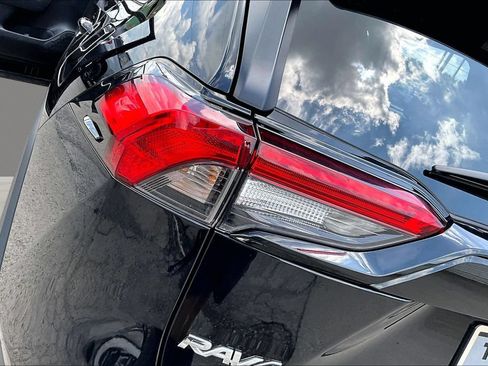 Used 2025 Toyota RAV4 XLE AWD/4WD image 25