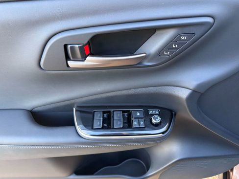 Used 2025 Toyota Crown Signia Limited image 10