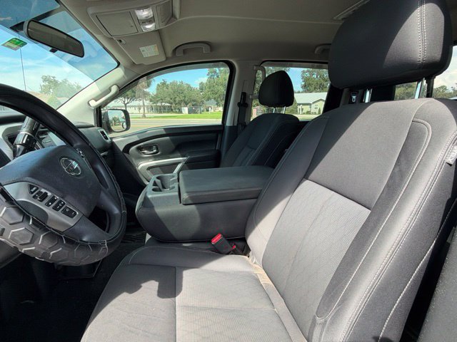 Used 2017 Nissan Titan SV RWD image 12