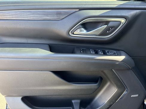 Used 2024 GMC Yukon XL SLT w/ SLT Luxury Package image 12