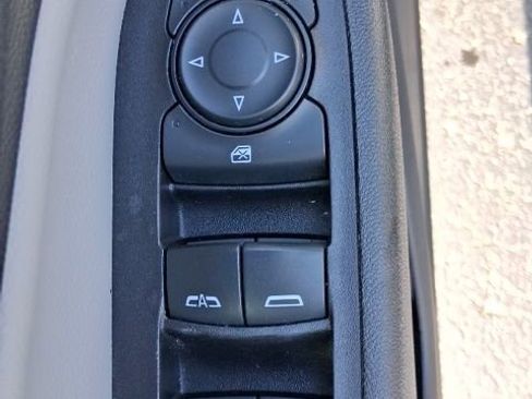 Used 2019 Chevrolet Equinox LS image 12