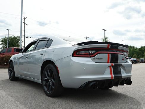 Used 2022 Dodge Charger SXT w/ Blacktop Package RWD image 8