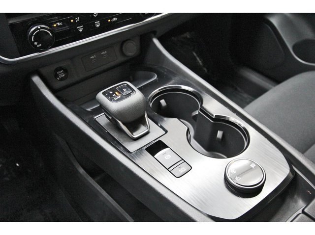 Used 2024 Nissan Rogue S AWD/4WD image 29