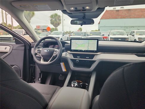 New 2026 Ford Explorer Active RWD image 21