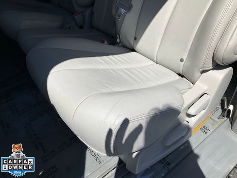 Used 2014 Toyota Sienna XLE image 28