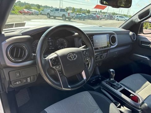 Used 2021 Toyota Tacoma TRD Sport w/ Technology Package AWD/4WD image 16